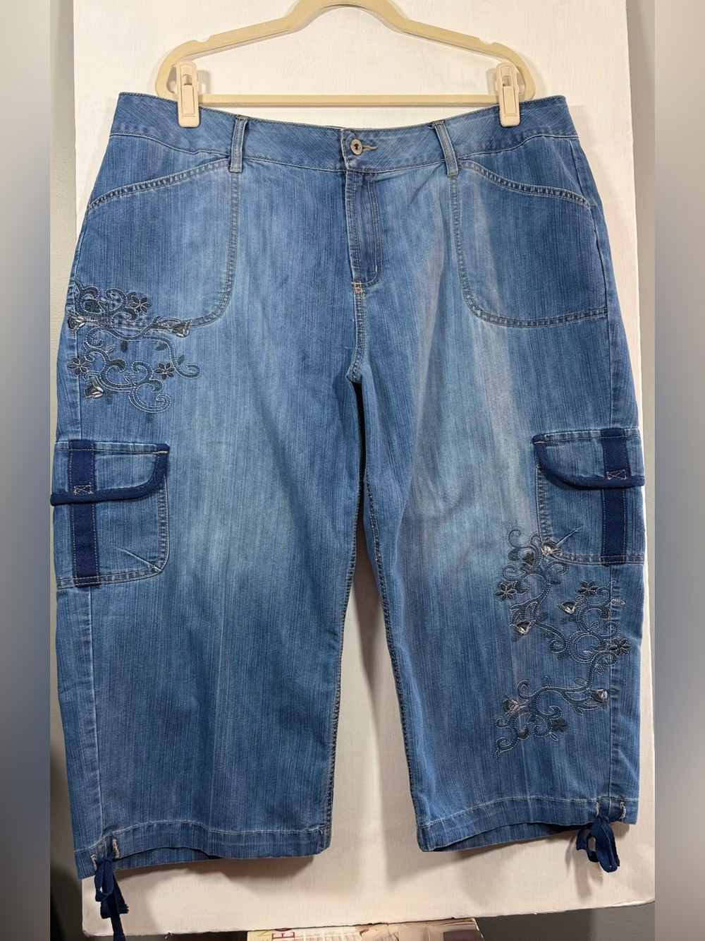 Avenue Blue Embroidered Cargo Capri Jeans